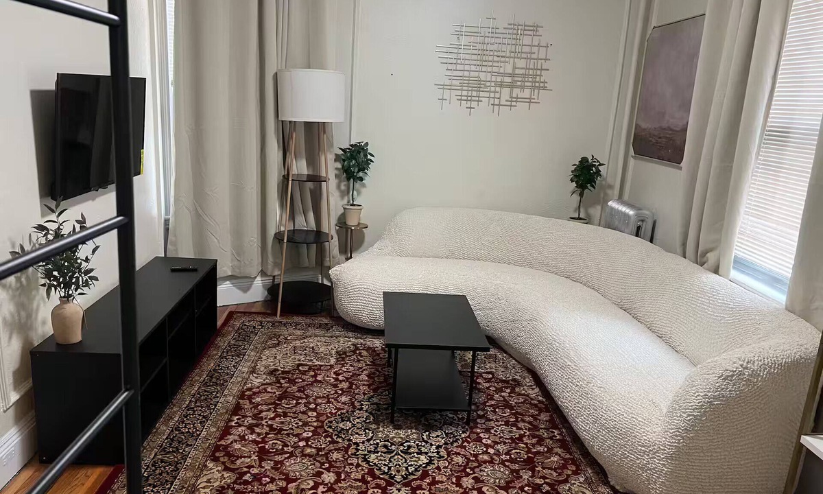 North Brookline Apartment | 1 FREE parking spot Coolidge Corner 1 bed Apt