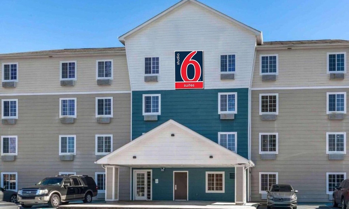 Shreveport Apartment | 1 Full Bed | ADA/Tub/Non-Smoking/Kitchen