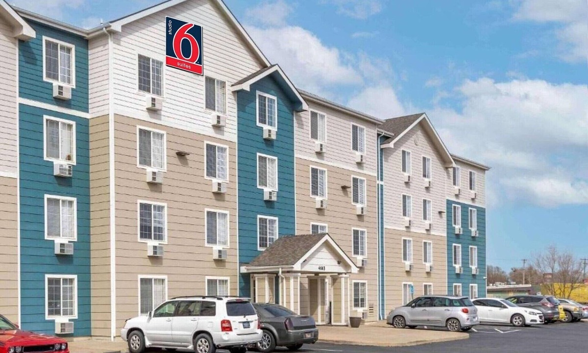 Wichita Apartment | 1 Full Bed | ADA/Tub/Non-Smoking/Kitchen