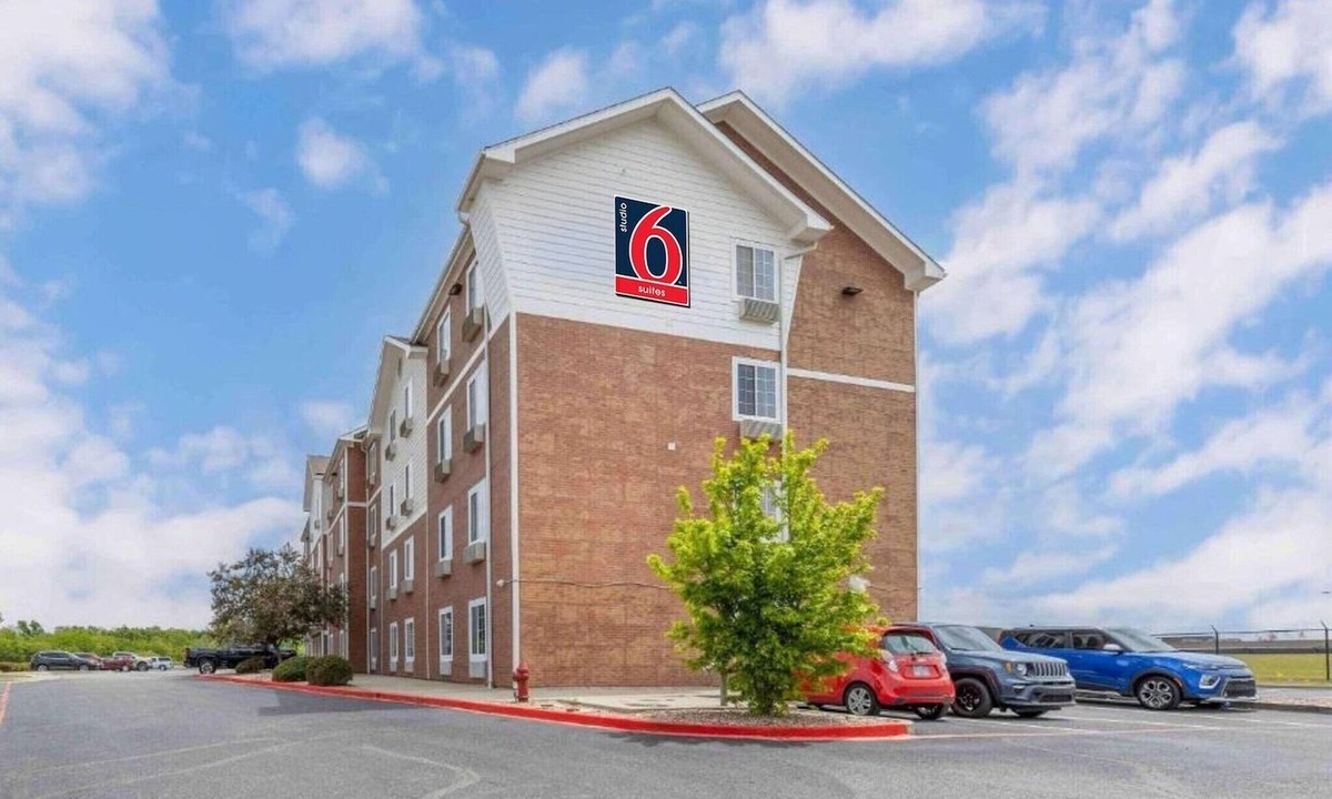 Norman Apartment | 1 FULL BED | NON-SMOKING, KITCHEN