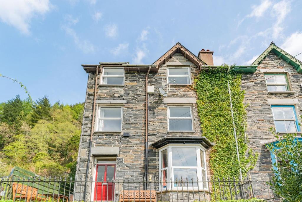 Corris Apartment | 1 Isygraig