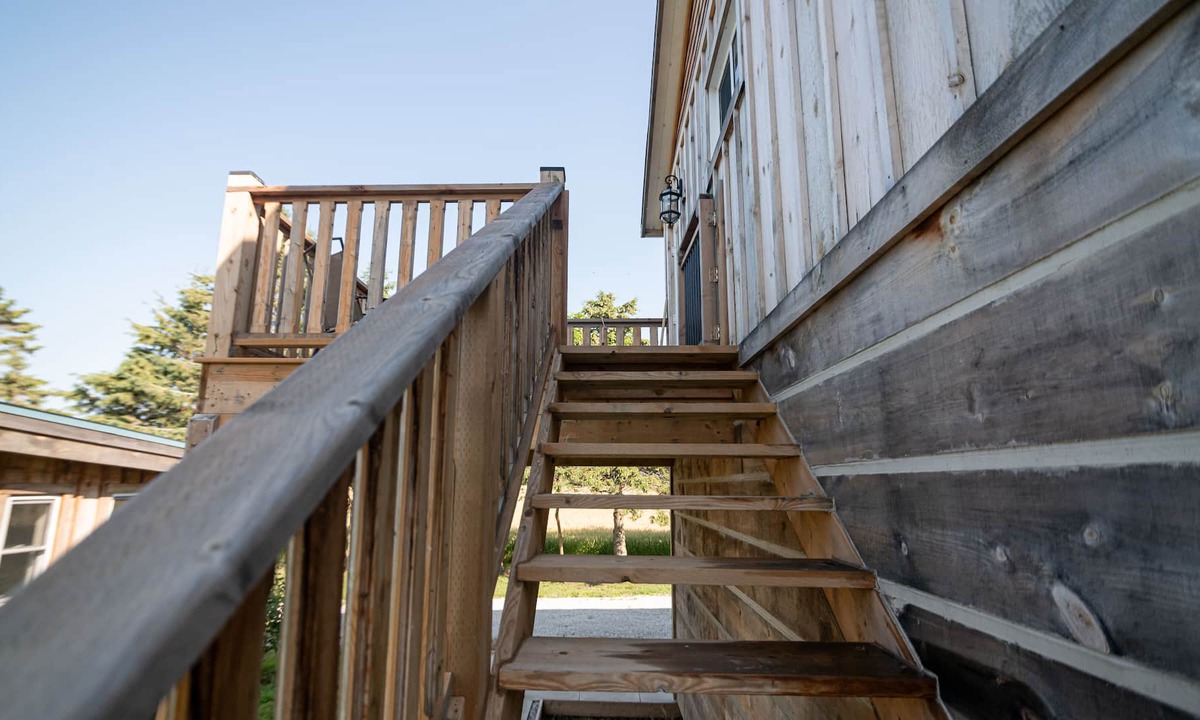 New Scotland Apartment | 1 kilometer from Rondeau Provincial Park, 10 min. walk to sandy beach.