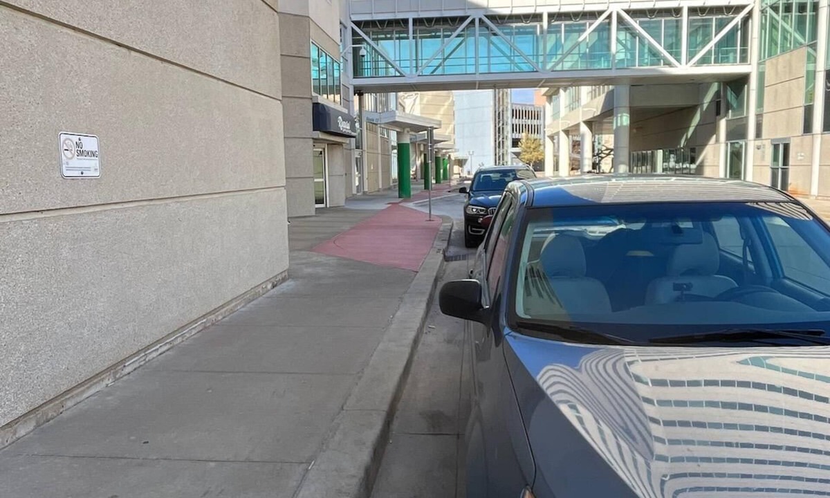 Cedar Rapids Apartment | 1 King Bed 1 Bath Apartment Steps to Paramount Theatre Downtown Cedar Rapids