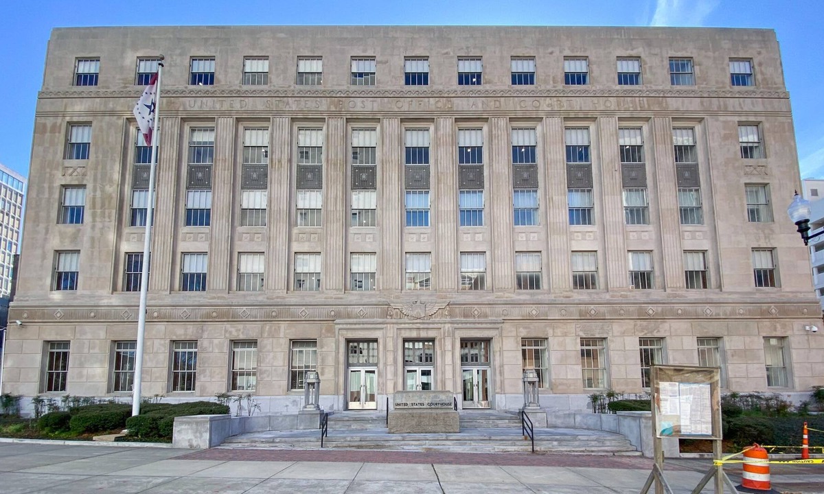 Downtown Jackson Apartment | (1) King Bed Loft Sum