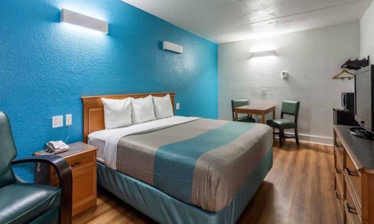North Little Rock Apartment | 1 King Bed|Non-Smoking