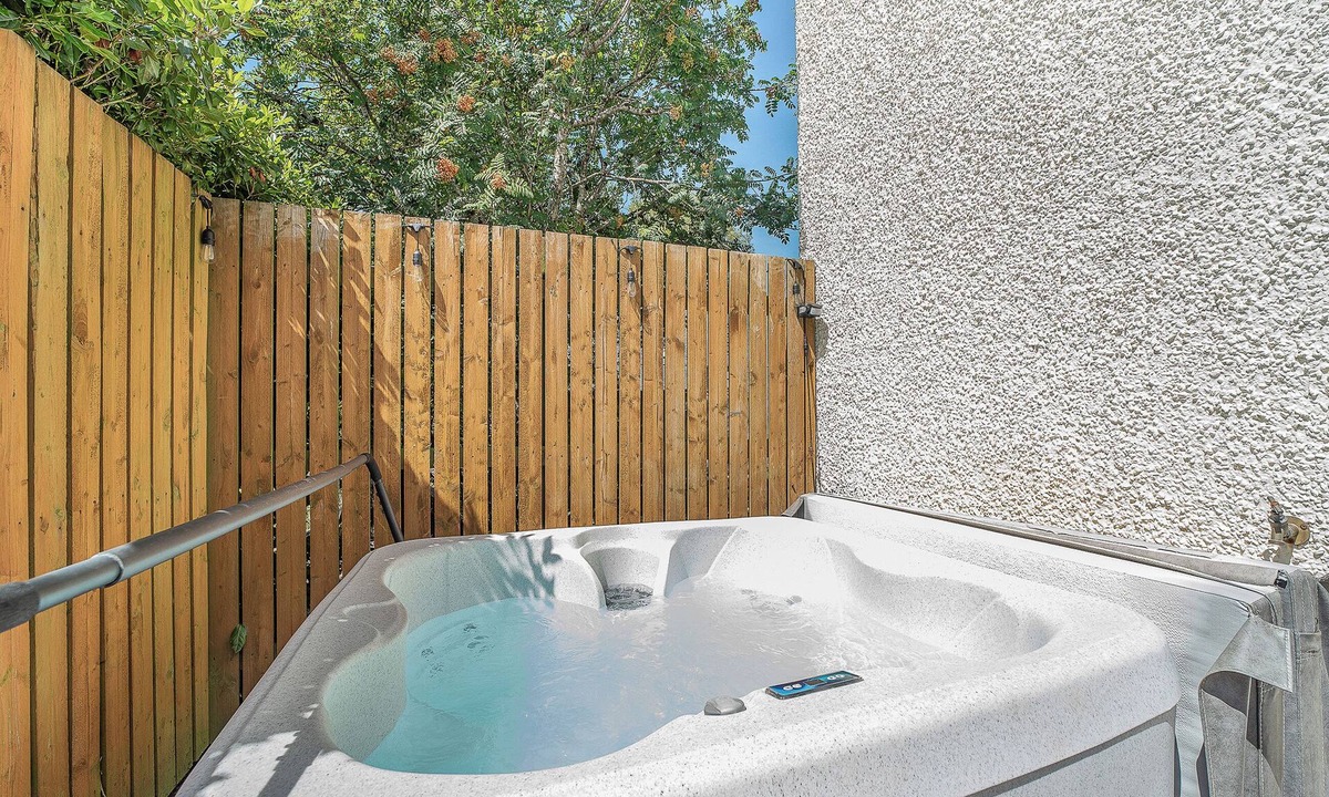 Moffat Cottage | 1 Ladyknowe - UK39970