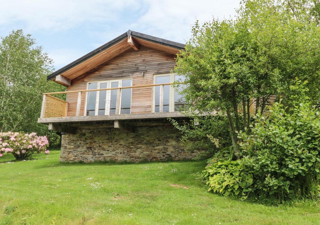 Looe House | 1 Lake View