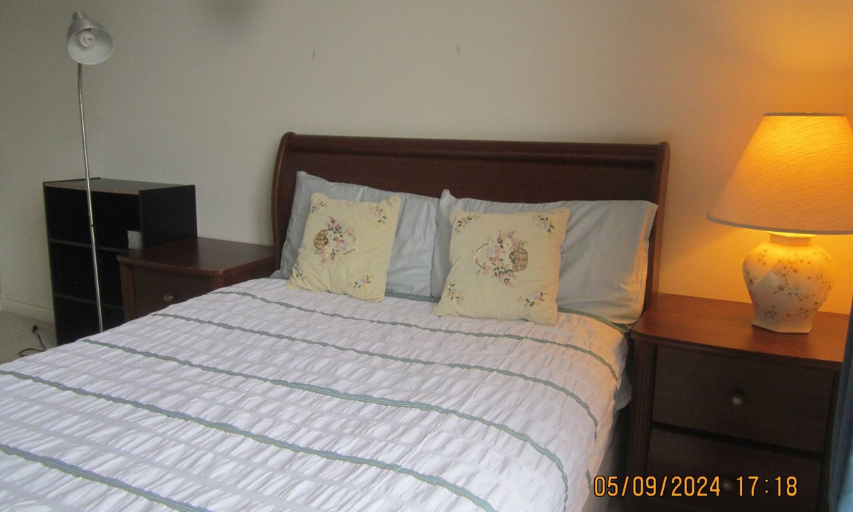 Hamilton House | 1 Large Room on 2 Floor (private Bath)