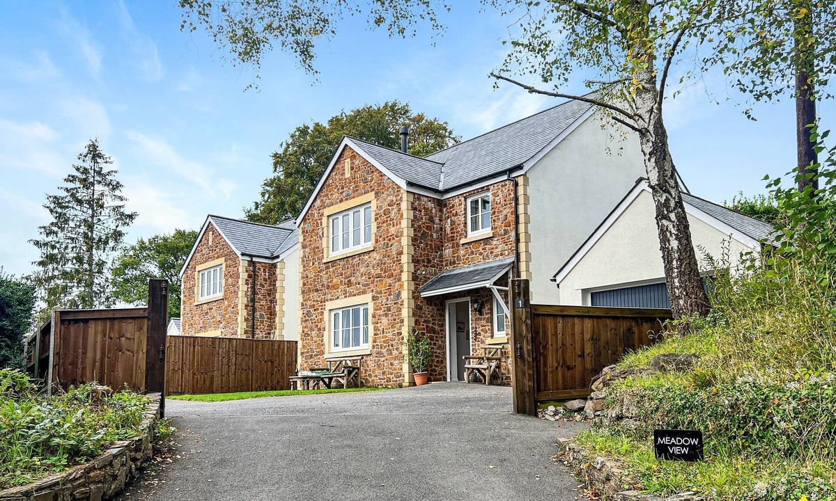 Exebridge Cottage | 1 Meadow View, Brushford