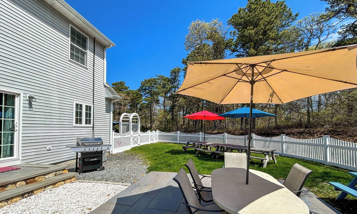 South Chatham House | 1 Mi to Beach: Home w/Fire Pit & BBQ in Cape Cod!