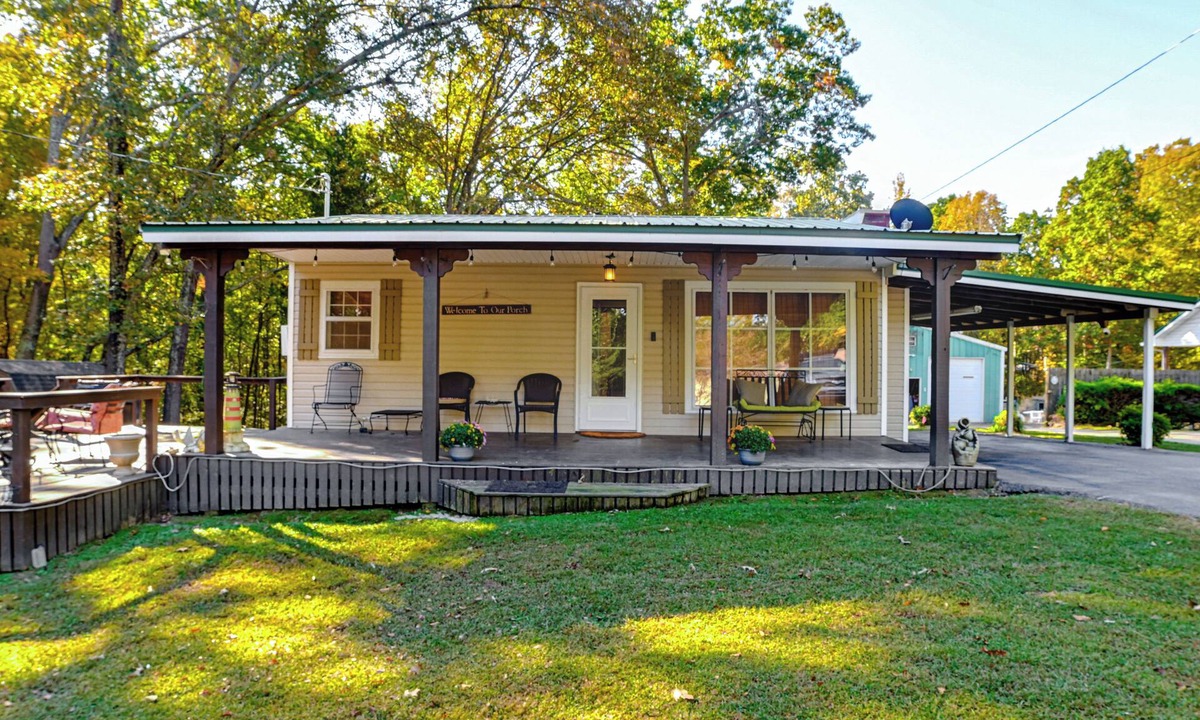 Springville House | 1 Mi to Buchanan Resort: Home w/Deck & Yard!