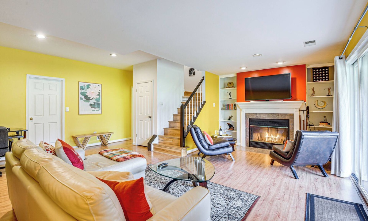 Columbia House | 1 Mi to Centennial Park: Gem w/Golf Course Views