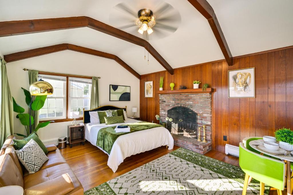 Salem Apartment | 1 Mi to Downtown Salem Studio with Fire Pit Access