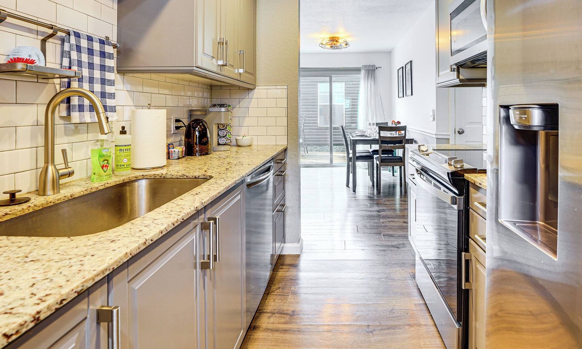 Bentonville Cottage | 1 Mi to Dtwn: Bentonville Retreat w/Patio