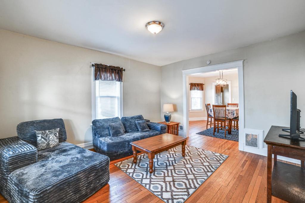 Binghamton Apartment | 1 Mi to Dtwn Binghamton: Apt w/Covered Balcony!