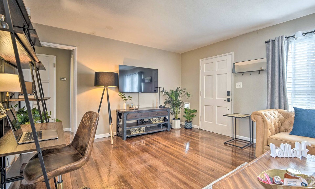 Magnolia Park House | 1 Mi to Dtwn Burbank: Mod Gem w/Private Yard