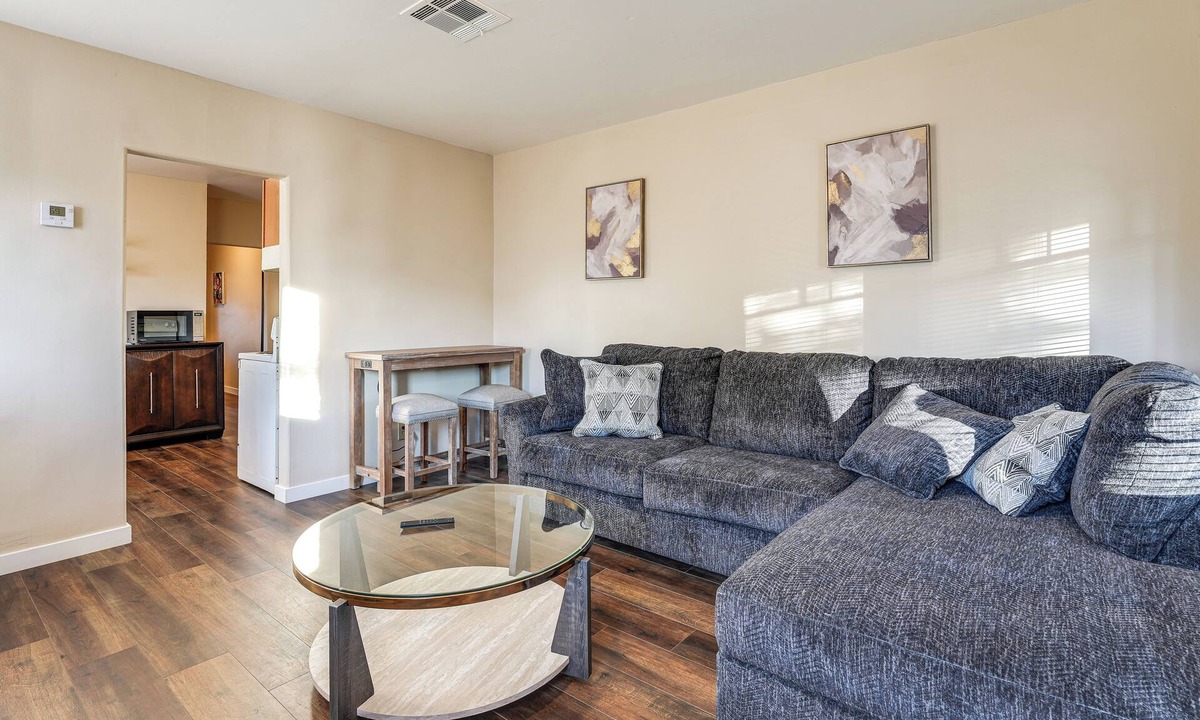 Governmental Mall House | 1 Mi to Dtwn, Chase Field! Getaway Near Light Rail