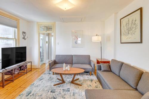 Stockade Historic District Apartment | 1 Mi to Dtwn Schenectady Apt in Stockade District