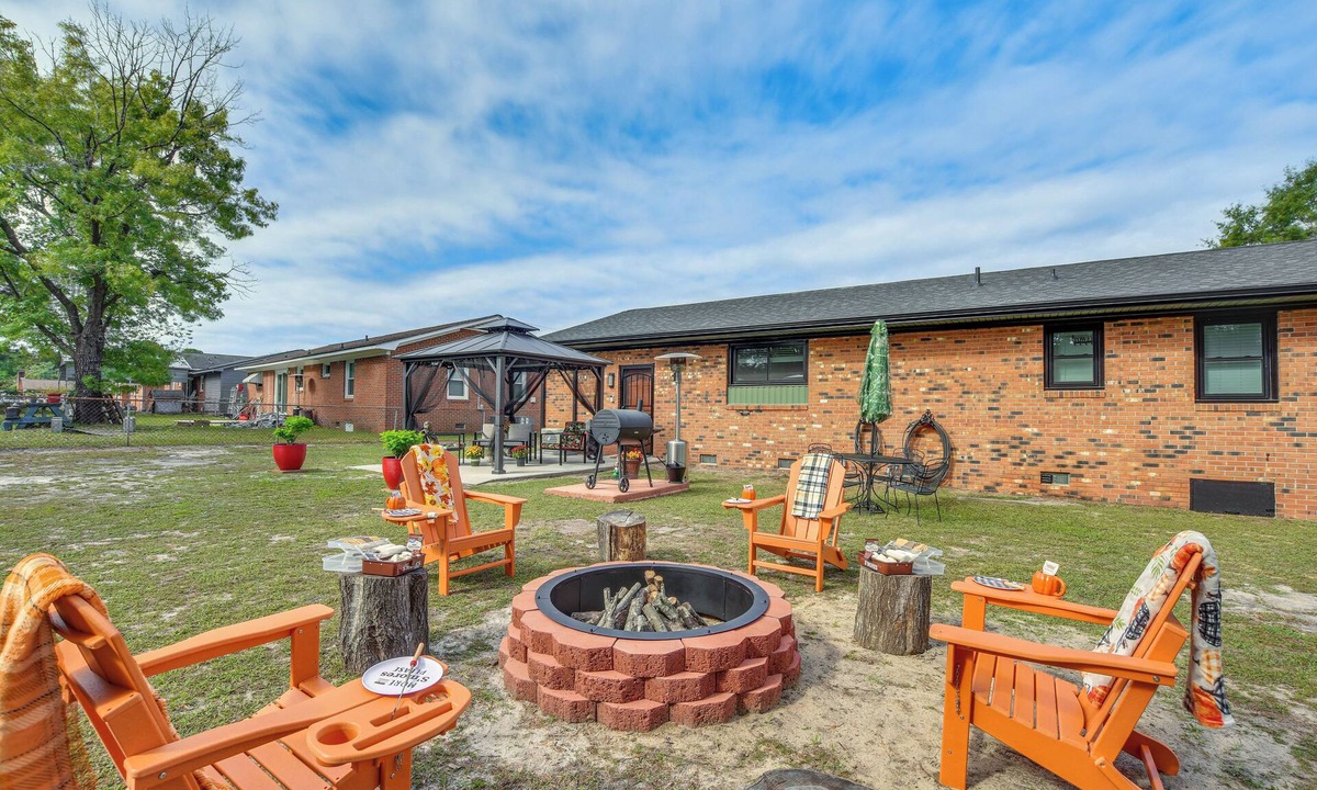 Pine Forest House | 1 Mi to Fort Bragg: Family Home w/Backyard