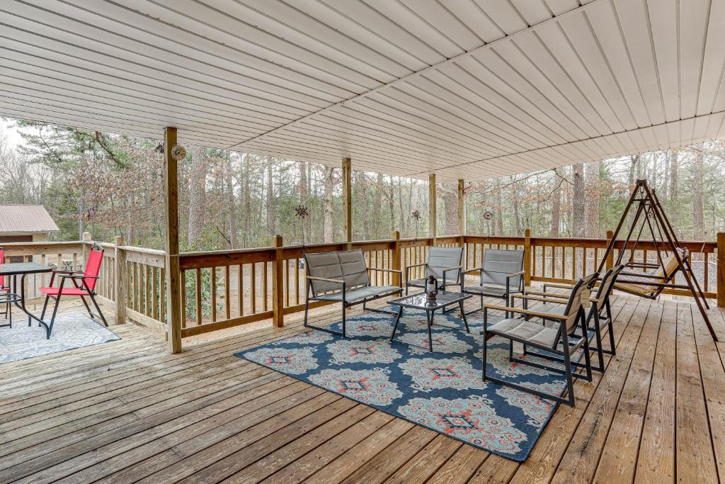 Higden House | < 1 Mi to Greers Ferry Lake: Dog-Friendly Home!