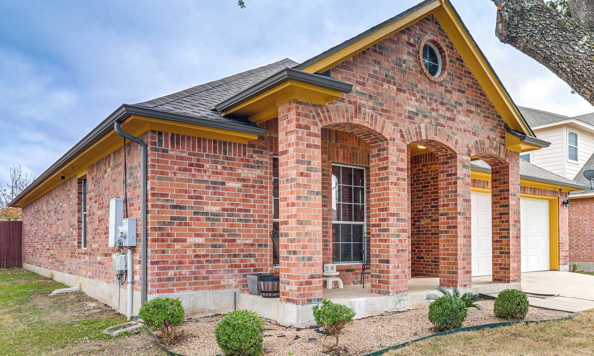 Pflugerville House | 1 Mi to Lake Pflugerville! Charming Family Home