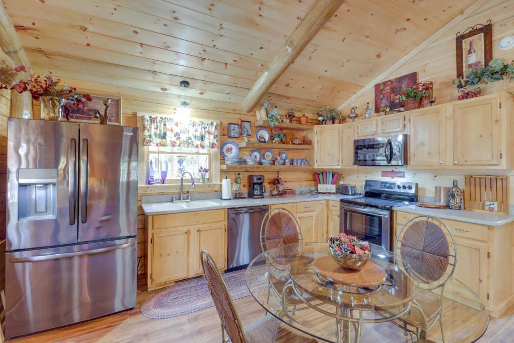 Tumbling Shoals House | 1 Mi to Lake! Tumbling Shoals Cabin with Fire Pit
