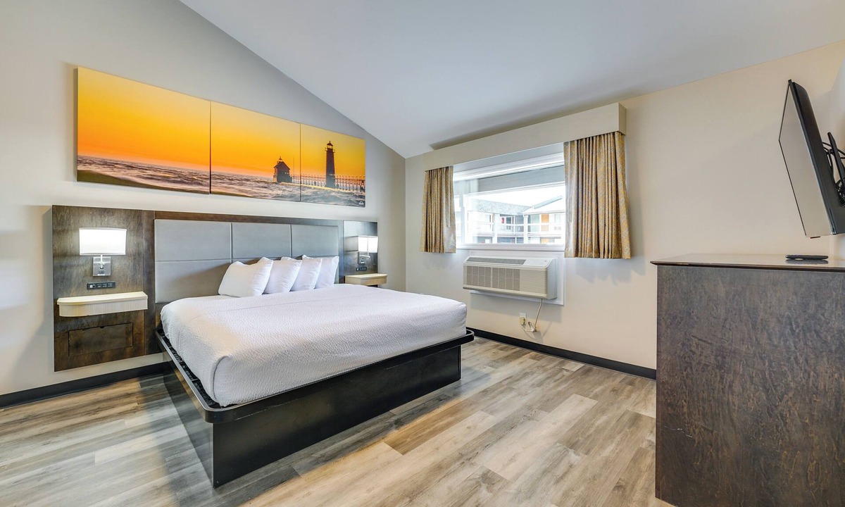 Port Huron Apartment | 1 Mi to Lighthouse Beach: Port Huron Studio