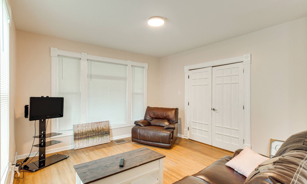 Galesburg Apartment | < 1 Mi to Main St: Quiet Apartment in Galesburg!
