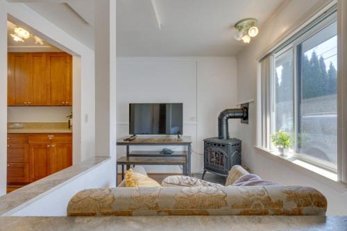Pinehurst House | < 1 Mi to Mall! Bright Single-Level Seattle Home