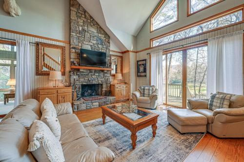 Lake Toxaway House | < 1 Mi to Marina: ‘Ford Mountain Retreat’ w/Deck