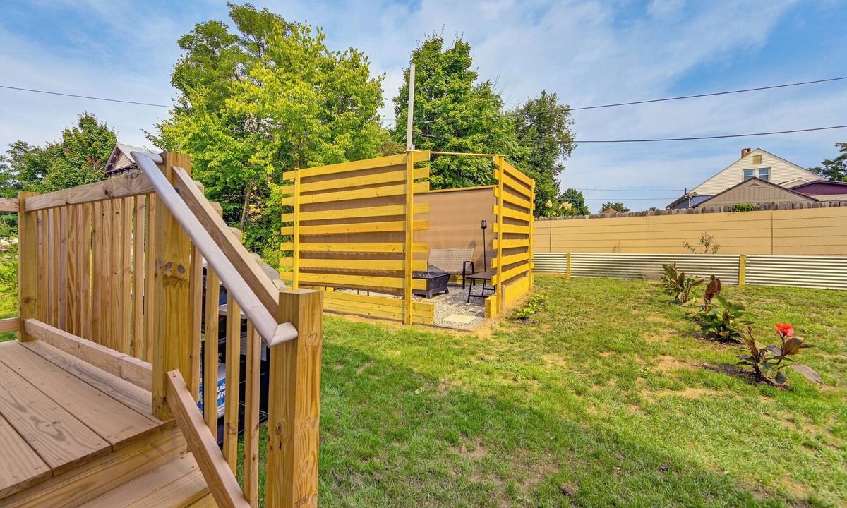 Springfield Condo | 1 Mi to MGM Springfield: Cozy Winter Duplex!