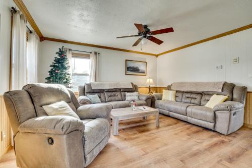 Brownsville House | 1 Mi to Mississippi River Hunter and Angler Haven!