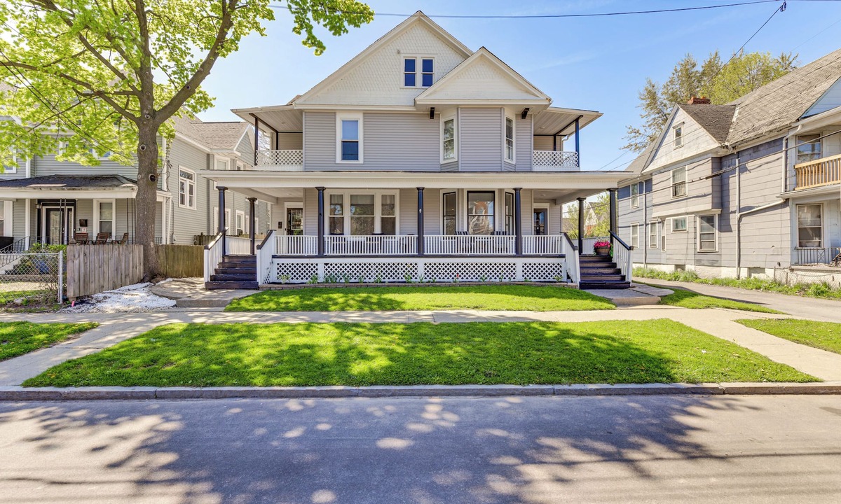 Niagara Falls House | 1 Mi to Niagara Falls! Family Home w/Shared Yard