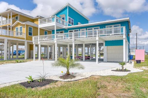 Surfside Beach Apartment | 1 Mi to Ocean: Colorful Freeport Beach Rental!