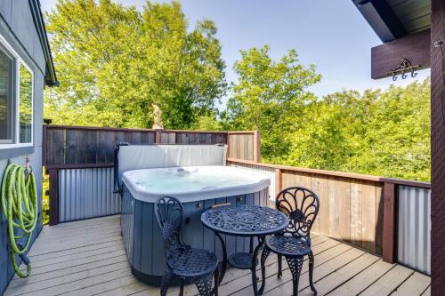 Waldport House | < 1 Mi to Port of Alsea: Inviting Gem w/Hot Tub