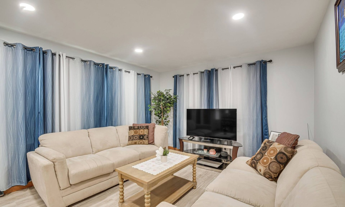 Galt House | 1 Mi to Rock Riverfront: Family-Friendly Retreat!