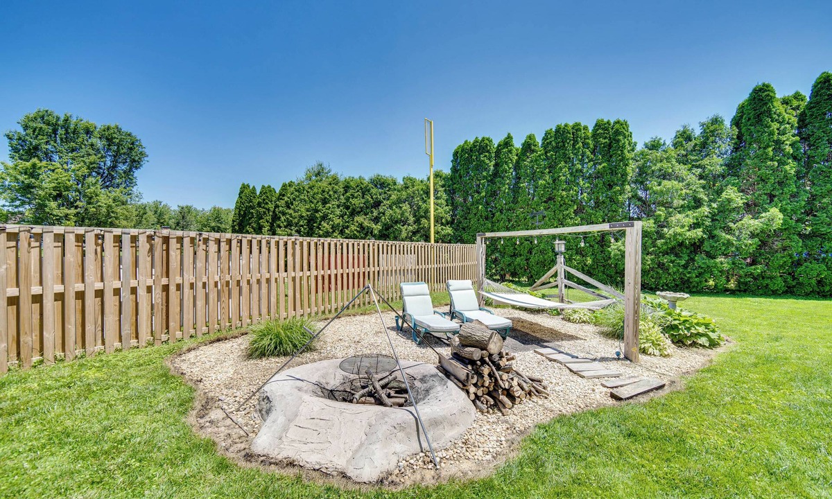 New Holland Apartment | 1 Mi to Shops & Eats on Main St: New Holland Abode