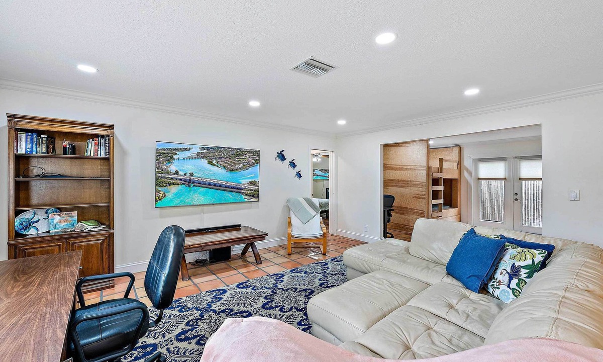 Parrot Cove House | 1 Mi to Shore: Pet-Friendly Lake Worth Beach Home!