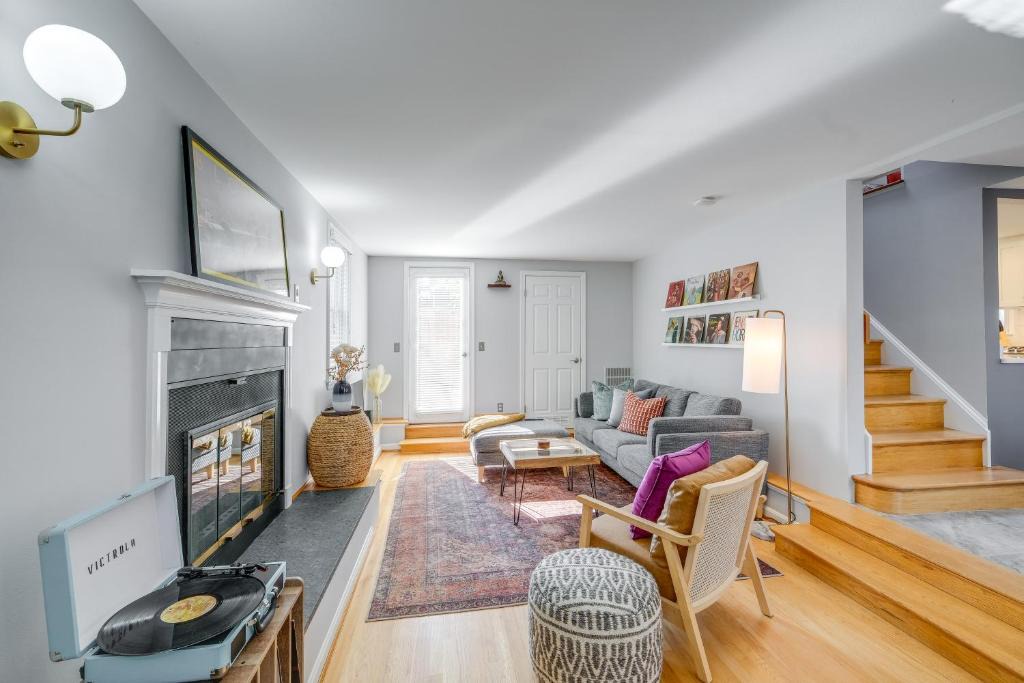 Old Town West House | < 1 Mi to Waterfront: Old Town Alexandria Home!