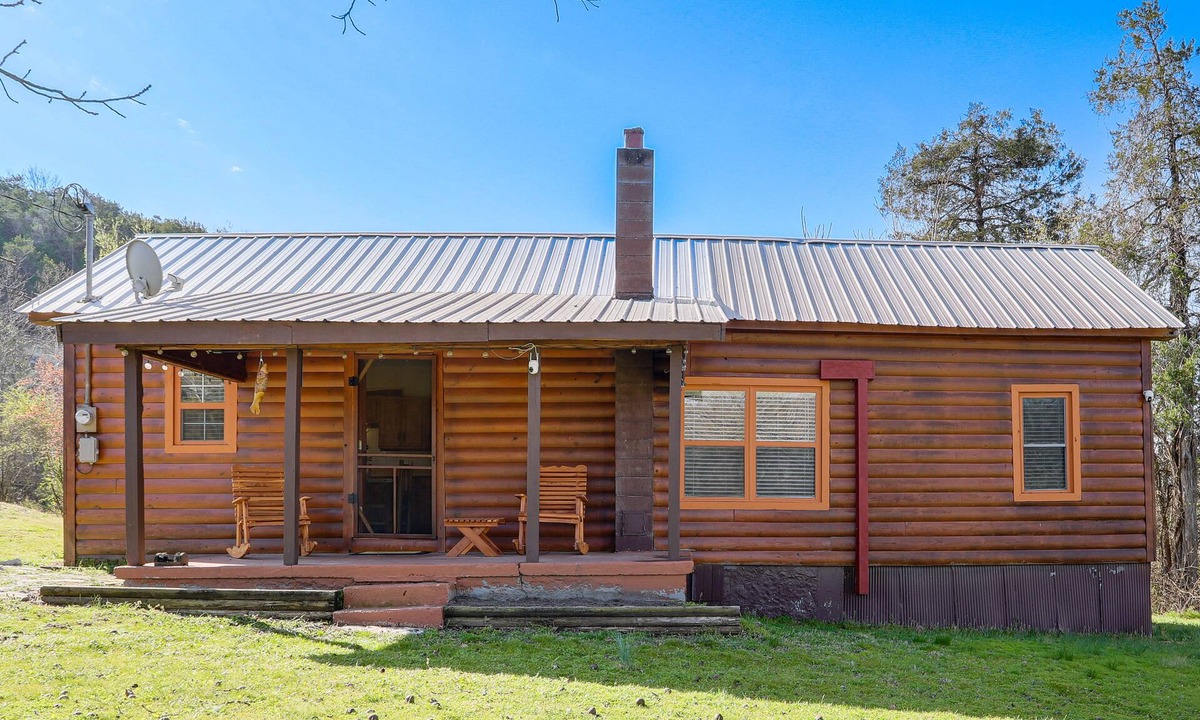 Guion Cabin | < 1 Mi to White River! Pet-Friendly Cabin in Guion
