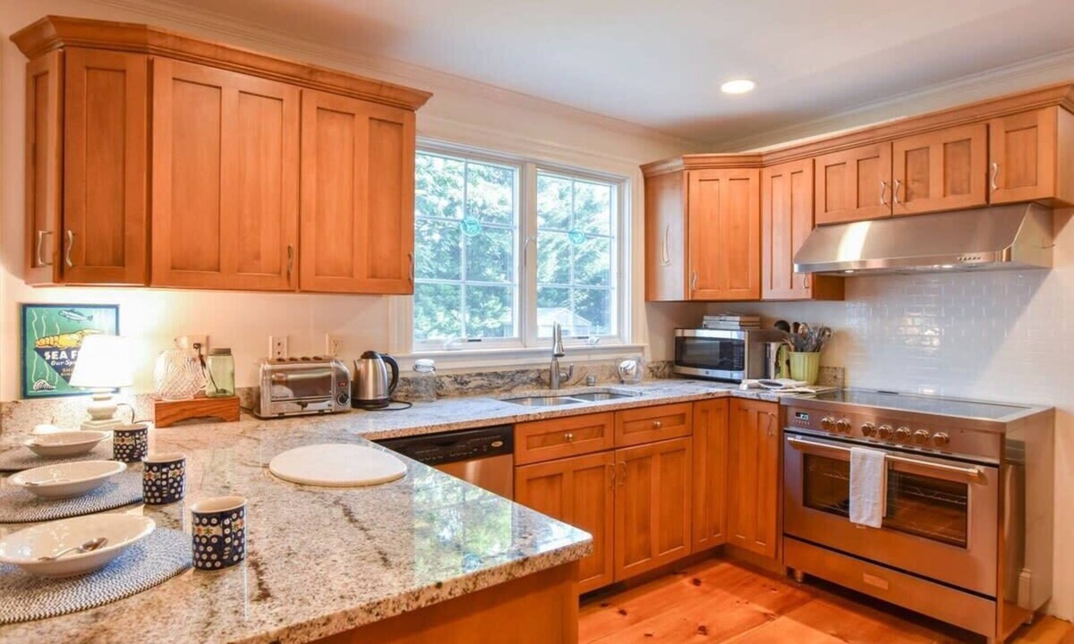 Chatham House | 1 Mile from Downtown Chatham Walk to Pier