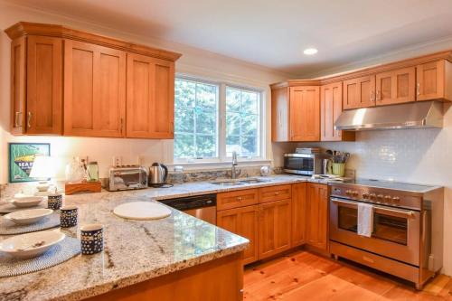Chatham House | 1 Mile from Downtown Chatham Walk to Pier