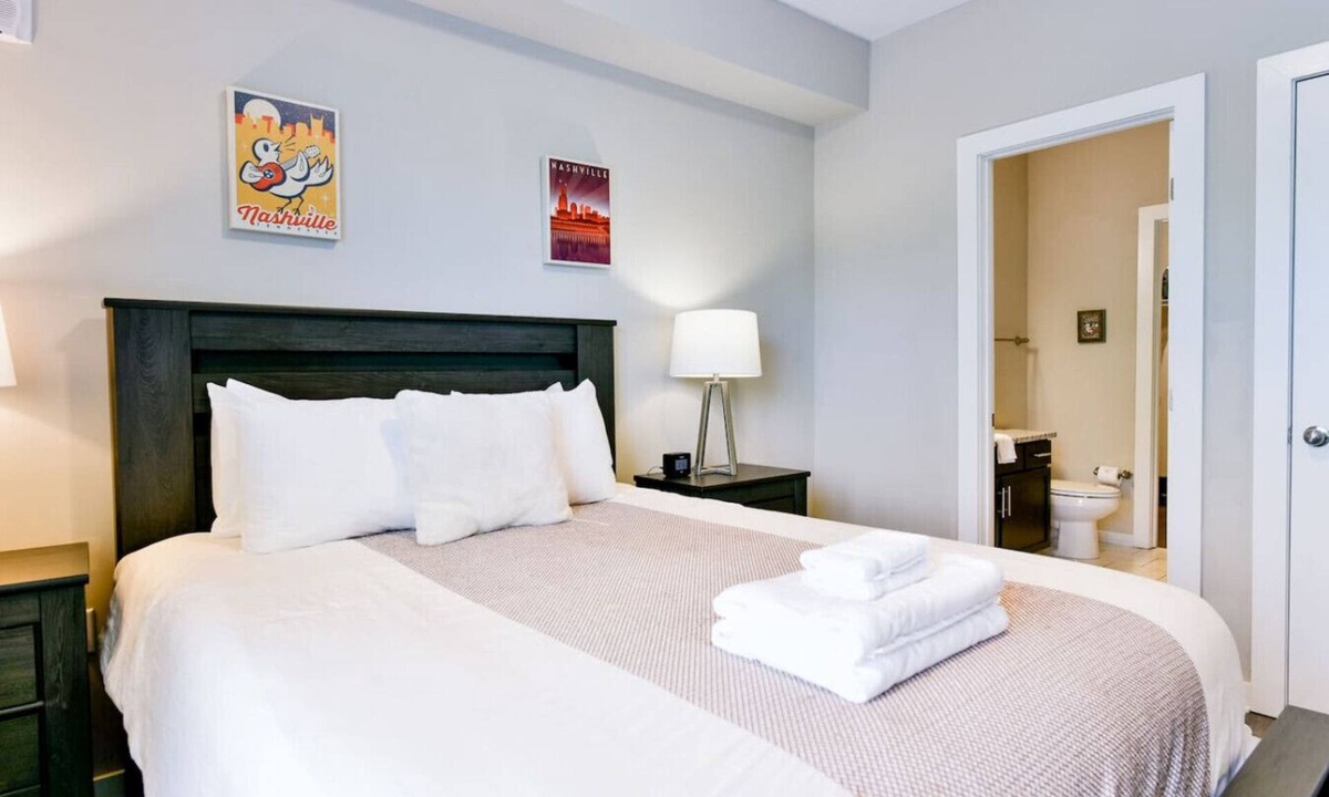 North Capitol Condo | 1 mile Walk to Broadway* #203