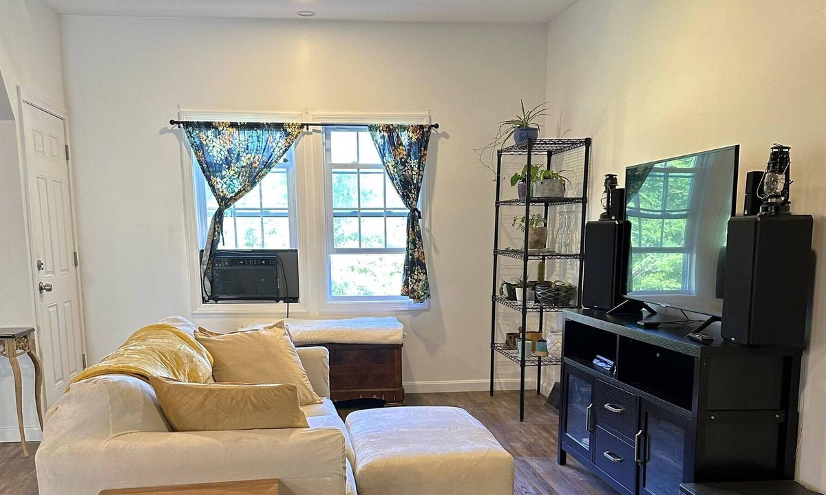 Hooksett Apartment | 1 private bedroom & private half bathroom in shared home