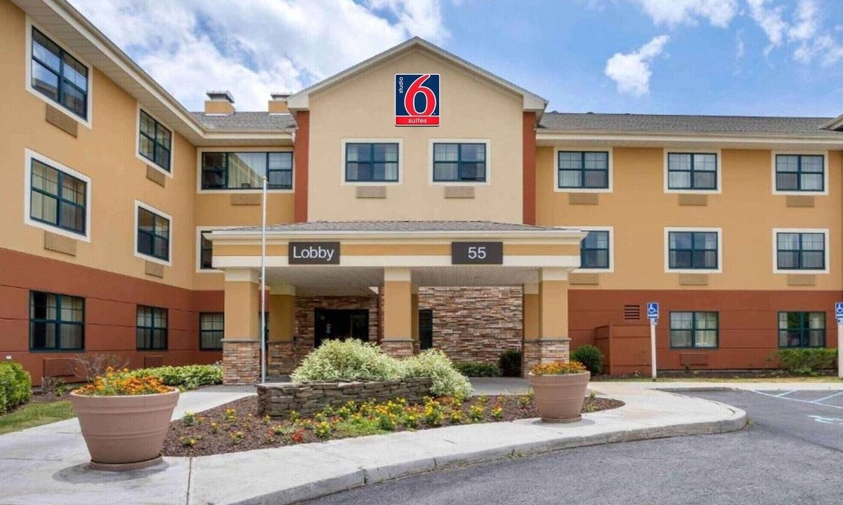 Fishkill Apartment | 1 Queen Bed | ADA/RI Shower/Smoking/Kitchen