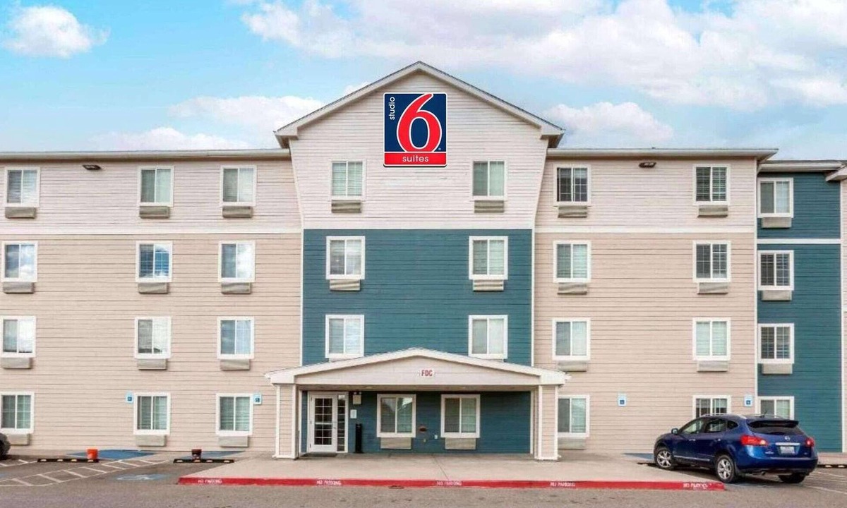 El Dorado West Apartment | 1 Queen Bed | ADA/RI Shower/Nsmk/Kitchen