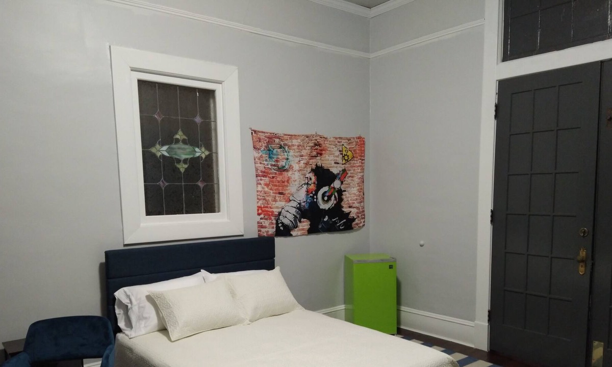 Winder Apartment | 1 Queen bed, Great Amenities! rm 2.