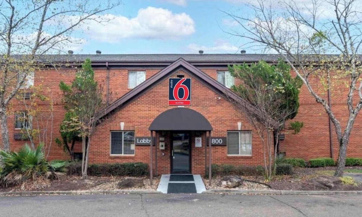 Tougaloo Apartment | 1 Queen Bed | Non-Smoking, Kitchen