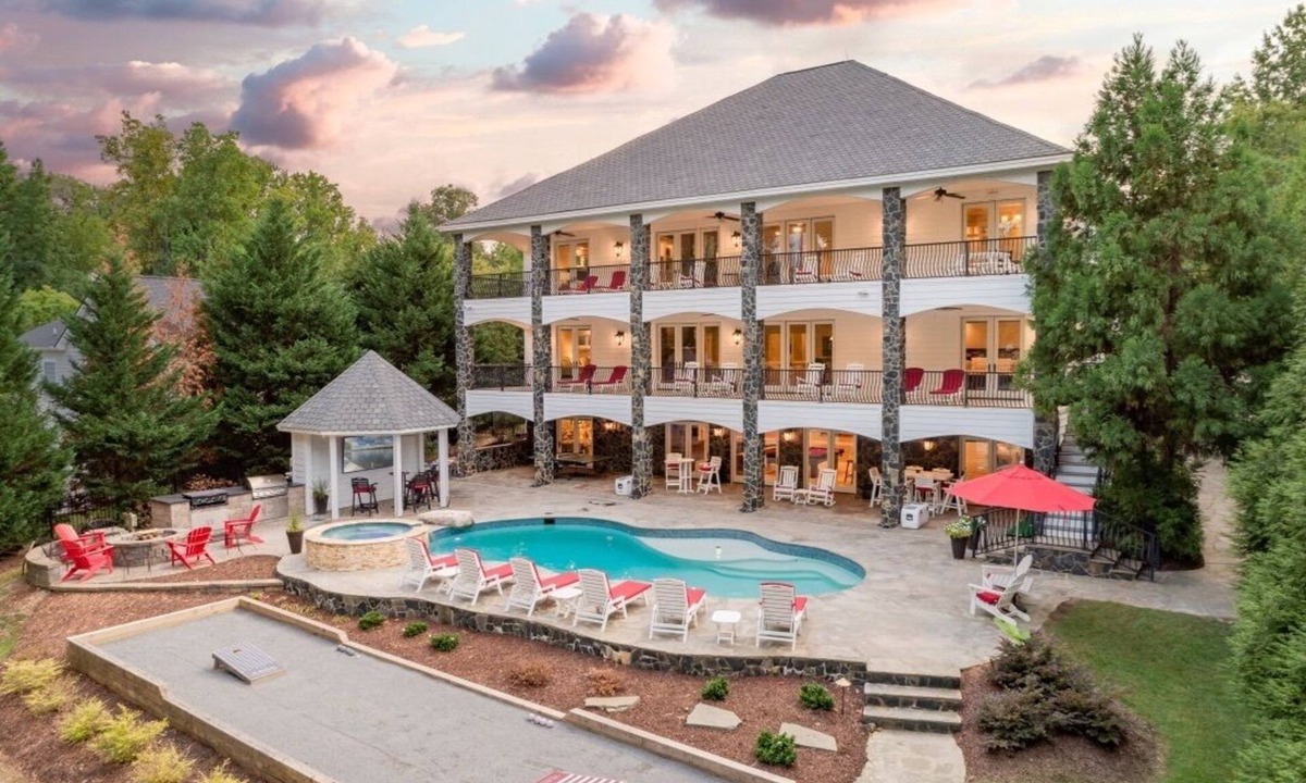 Littleton House | #1 ranked lake home in US - Heated Pool, Golf Range, Firepit, Bocce, New Boat!