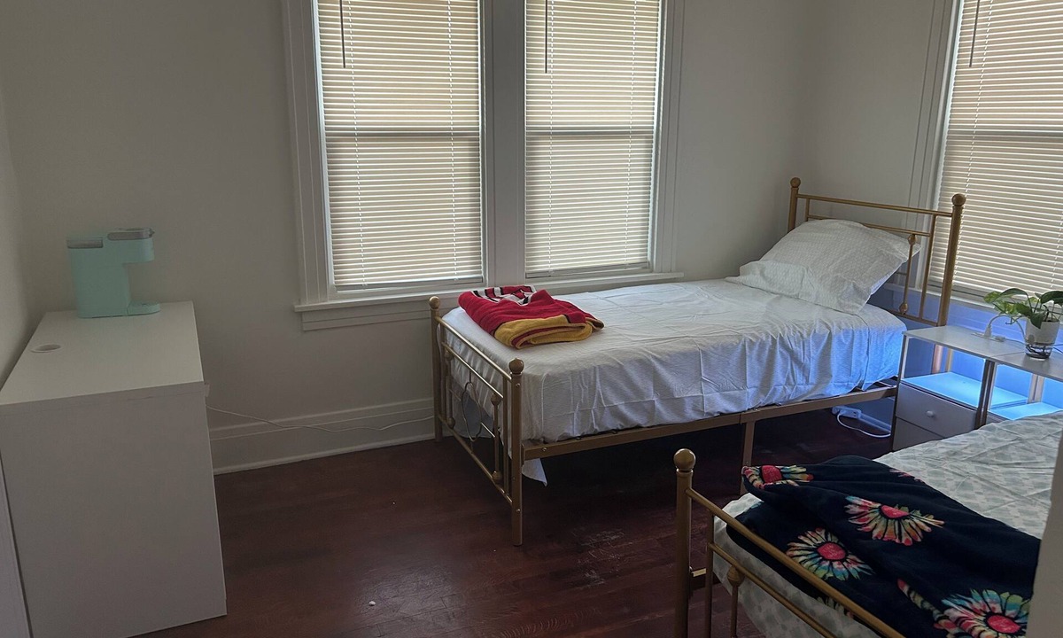 Kansas City Bed & Breakfast | 1 Room, 2 beds, continental breakfast safe & peaceful setting
